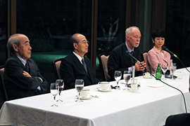 写真：外交問題夕食懇談会