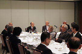 写真：外交問題夕食懇談会